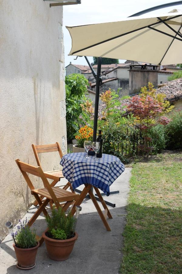 La Maison Du Tourniquet Aubeterre-sur-Dronne Eksteriør billede